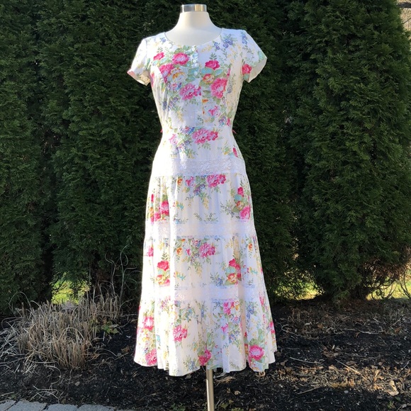 Coldwater Creek Dresses & Skirts - 🌸Country dress with bits of lace and buttons.🌸